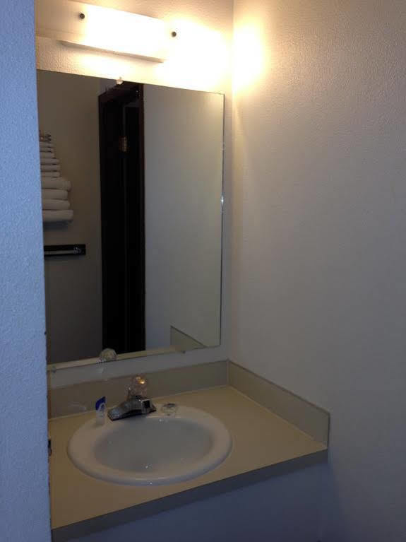 Americas Best Value Inn לאראמי מראה חיצוני תמונה