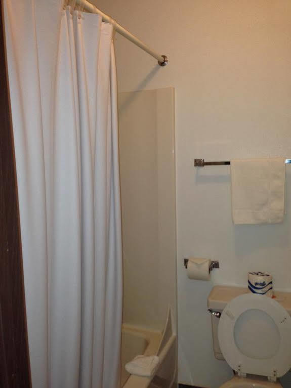 Americas Best Value Inn לאראמי מראה חיצוני תמונה